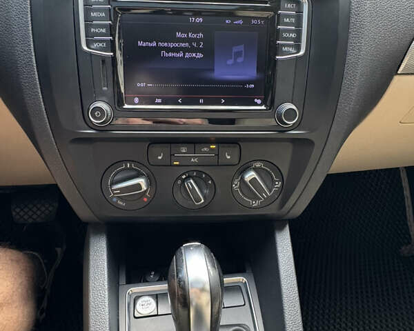 Білий Фольксваген Джетта, об'ємом двигуна 1.4 л та пробігом 154 тис. км за 10700 $, фото 15 на Automoto.ua