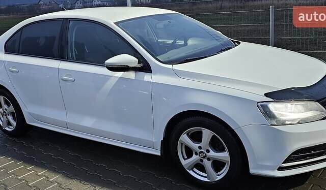 Білий Фольксваген Джетта, об'ємом двигуна 1.6 л та пробігом 139 тис. км за 10500 $, фото 5 на Automoto.ua