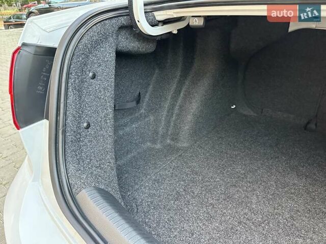 Білий Фольксваген Джетта, об'ємом двигуна 1.6 л та пробігом 52 тис. км за 14500 $, фото 74 на Automoto.ua