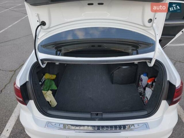 Фольксваген Джетта 2016 в Кривом Роге на Automoto.ua Белый Фольксваген Джетта, объемом двигателя 1.6 л и пробегом 232 тыс. км за 12500 $, фото 7 на Automoto.ua