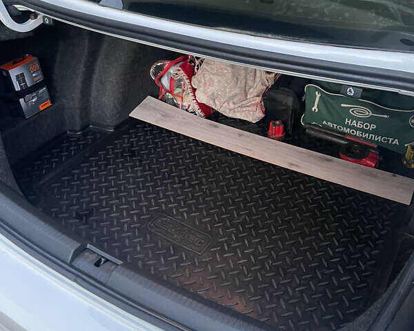 Фольксваген Джетта 2016 в Киеве на Automoto.ua Белый Фольксваген Джетта, объемом двигателя 1.6 л и пробегом 211 тыс. км за 11300 $, фото 11 на Automoto.ua