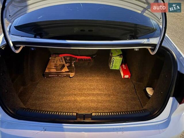 Белый Фольксваген Джетта, объемом двигателя 1.8 л и пробегом 146 тыс. км за 9200 $, фото 6 на Automoto.ua