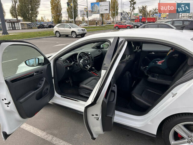 Фольксваген Джетта 2016 в Киеве на Automoto.ua Белый Фольксваген Джетта, объемом двигателя 2 л и пробегом 182 тыс. км за 13000 $, фото 6 на Automoto.ua