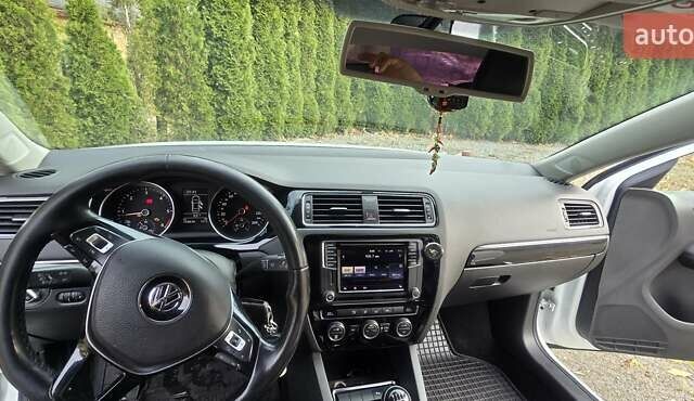 Белый Фольксваген Джетта, объемом двигателя 1.6 л и пробегом 158 тыс. км за 11200 $, фото 3 на Automoto.ua