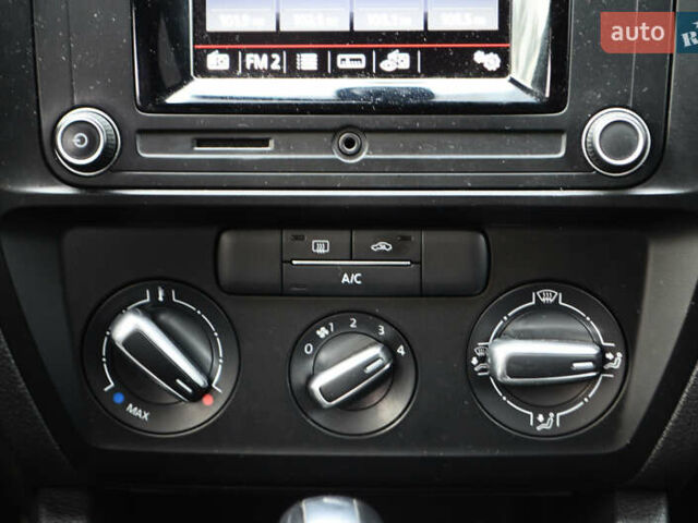 Фольксваген Джетта 2016 в Киеве на Automoto.ua Белый Фольксваген Джетта, объемом двигателя 1.39 л и пробегом 118 тыс. км за 11200 $, фото 19 на Automoto.ua