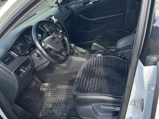 Белый Фольксваген Джетта, объемом двигателя 1.6 л и пробегом 203 тыс. км за 10000 $, фото 6 на Automoto.ua