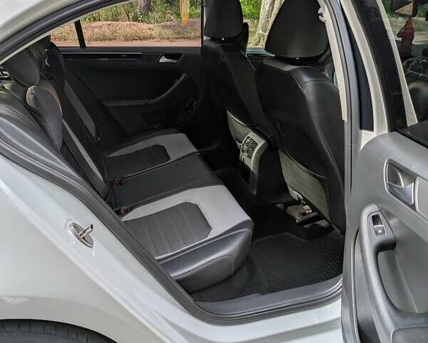 Фольксваген Джетта 2016 в Черновцах на Automoto.ua Белый Фольксваген Джетта, объемом двигателя 1.6 л и пробегом 181 тыс. км за 12500 $, фото 11 на Automoto.ua