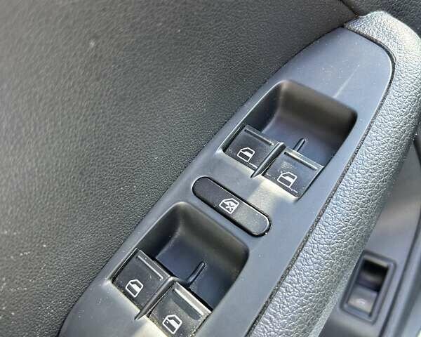 Белый Фольксваген Джетта, объемом двигателя 1.6 л и пробегом 145 тыс. км за 12500 $, фото 18 на Automoto.ua