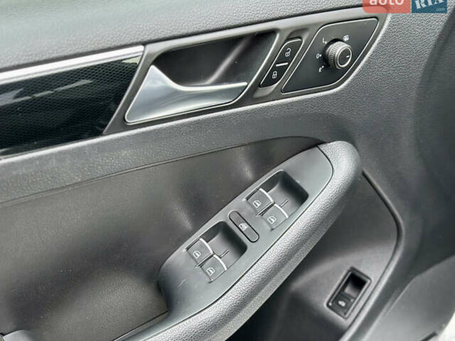 Белый Фольксваген Джетта, объемом двигателя 1.6 л и пробегом 94 тыс. км за 15890 $, фото 14 на Automoto.ua