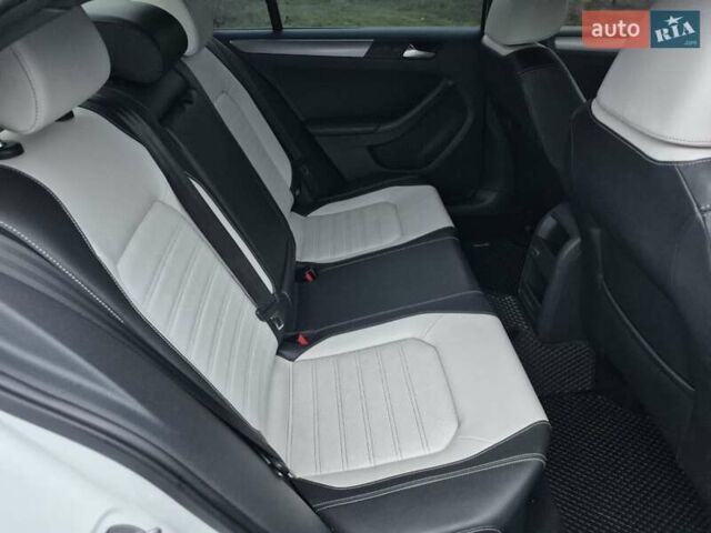 Белый Фольксваген Джетта, объемом двигателя 1.8 л и пробегом 110 тыс. км за 10600 $, фото 3 на Automoto.ua