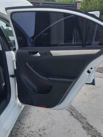 Белый Фольксваген Джетта, объемом двигателя 1.4 л и пробегом 141 тыс. км за 9500 $, фото 48 на Automoto.ua