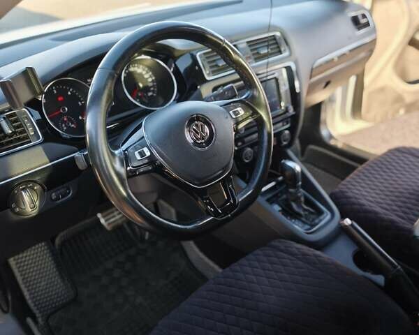 Фольксваген Джетта 2016 в Кривом Роге на Automoto.ua Белый Фольксваген Джетта, объемом двигателя 1.6 л и пробегом 232 тыс. км за 12500 $, фото 11 на Automoto.ua