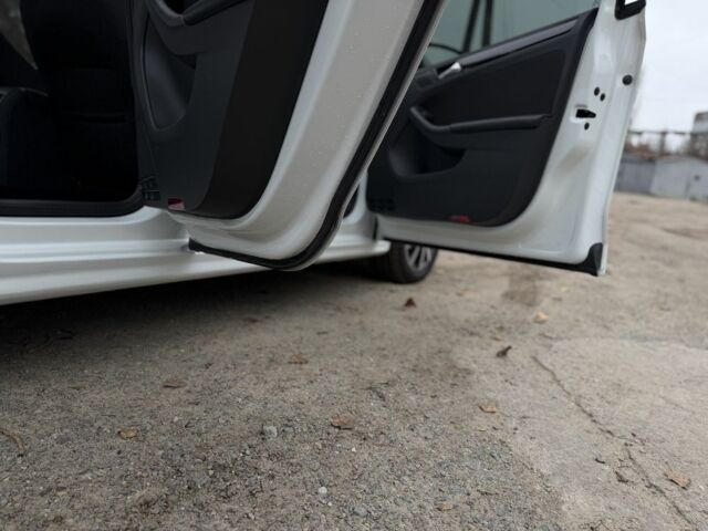 Білий Фольксваген Джетта, об'ємом двигуна 1.8 л та пробігом 184 тис. км за 10700 $, фото 12 на Automoto.ua