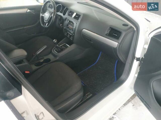 Білий Фольксваген Джетта, об'ємом двигуна 1.6 л та пробігом 307 тис. км за 8999 $, фото 31 на Automoto.ua