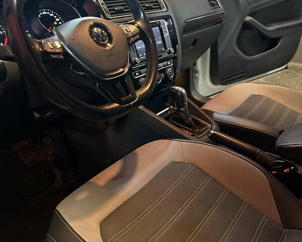 Белый Фольксваген Джетта, объемом двигателя 1.6 л и пробегом 118 тыс. км за 13300 $, фото 4 на Automoto.ua