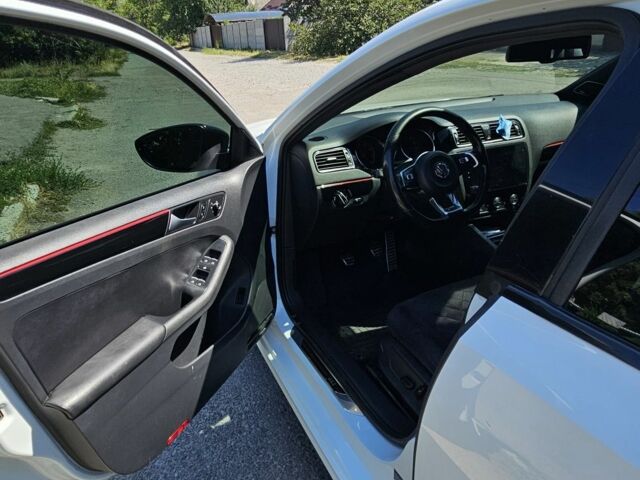 Білий Фольксваген Джетта, об'ємом двигуна 2 л та пробігом 179 тис. км за 11500 $, фото 16 на Automoto.ua