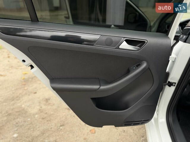 Білий Фольксваген Джетта, об'ємом двигуна 1.8 л та пробігом 184 тис. км за 10700 $, фото 26 на Automoto.ua