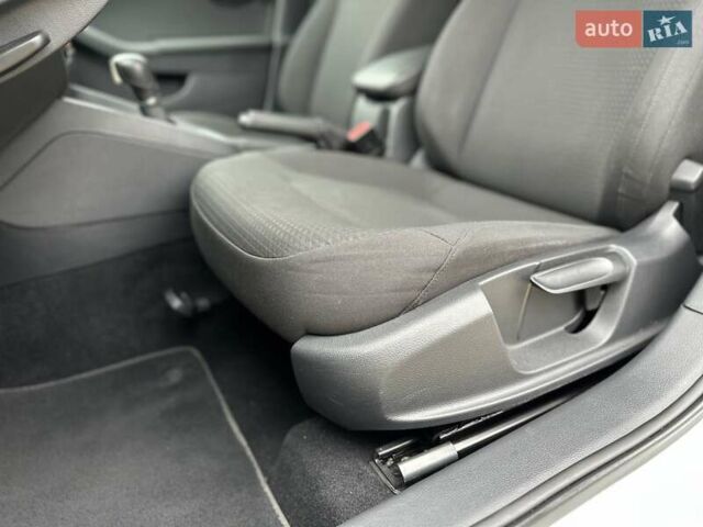 Белый Фольксваген Джетта, объемом двигателя 1.6 л и пробегом 52 тыс. км за 14800 $, фото 40 на Automoto.ua