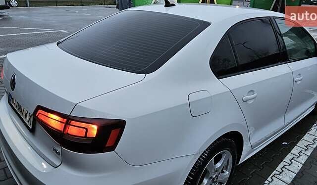 Білий Фольксваген Джетта, об'ємом двигуна 1.6 л та пробігом 139 тис. км за 10500 $, фото 3 на Automoto.ua