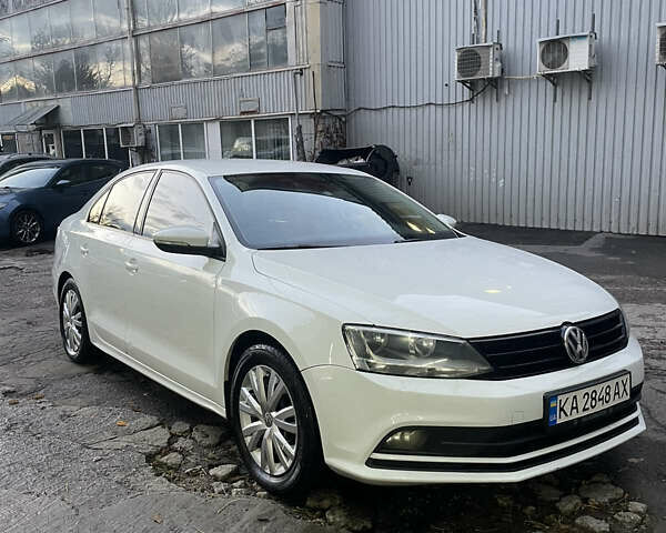 Фольксваген Джетта 2016 в Киеве на Automoto.ua Белый Фольксваген Джетта, объемом двигателя 1.6 л и пробегом 211 тыс. км за 11300 $, фото 1 на Automoto.ua