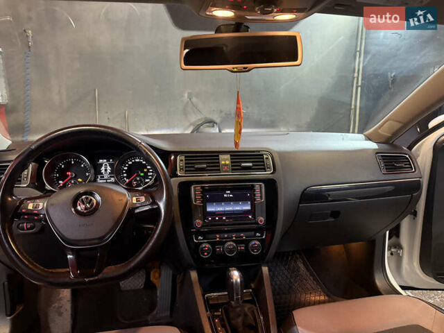 Белый Фольксваген Джетта, объемом двигателя 1.6 л и пробегом 118 тыс. км за 13300 $, фото 2 на Automoto.ua