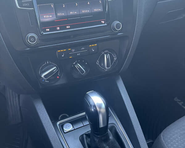 Белый Фольксваген Джетта, объемом двигателя 1.39 л и пробегом 174 тыс. км за 9100 $, фото 9 на Automoto.ua