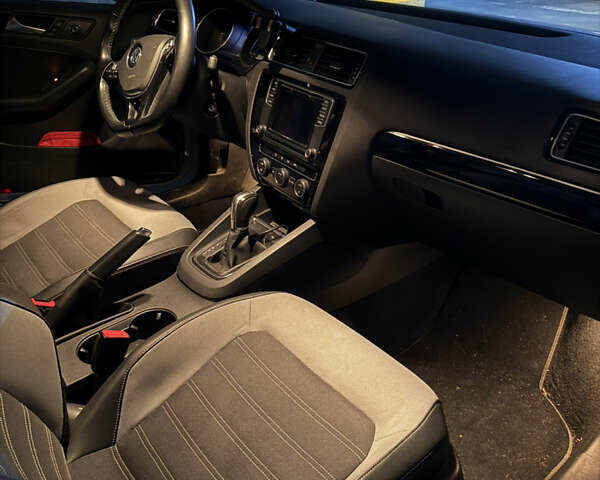 Білий Фольксваген Джетта, об'ємом двигуна 1.6 л та пробігом 80 тис. км за 13950 $, фото 5 на Automoto.ua