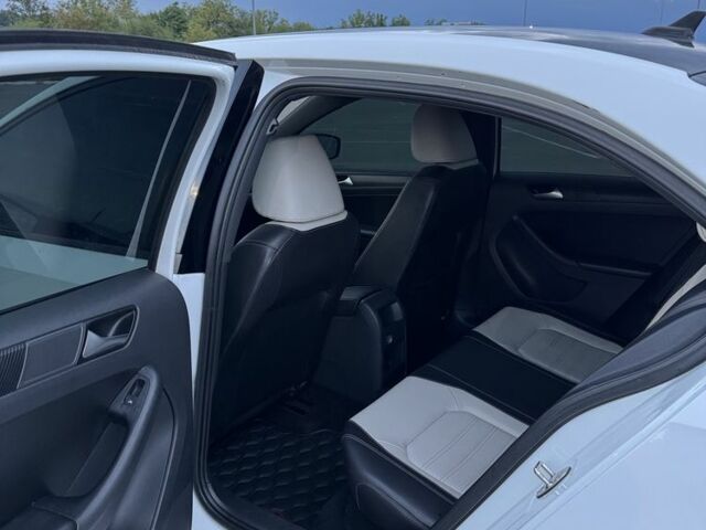 Белый Фольксваген Джетта, объемом двигателя 1.8 л и пробегом 239 тыс. км за 262 $, фото 18 на Automoto.ua