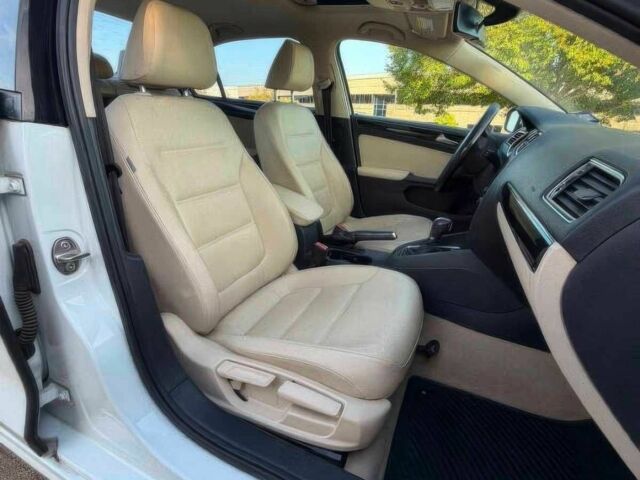 Белый Фольксваген Джетта, объемом двигателя 1.8 л и пробегом 74 тыс. км за 6000 $, фото 5 на Automoto.ua