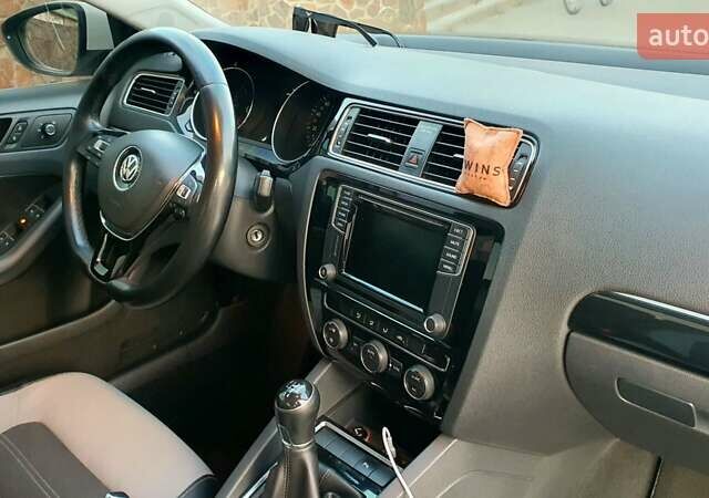 Белый Фольксваген Джетта, объемом двигателя 1.6 л и пробегом 150 тыс. км за 12500 $, фото 29 на Automoto.ua