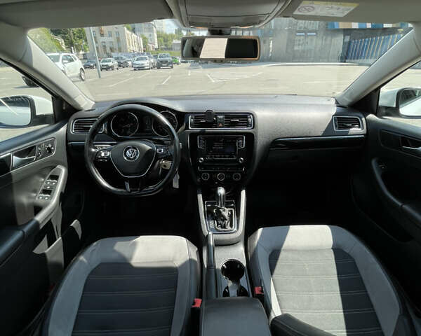 Білий Фольксваген Джетта, об'ємом двигуна 1.6 л та пробігом 173 тис. км за 11000 $, фото 11 на Automoto.ua