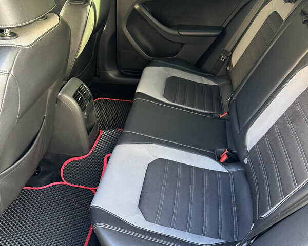 Білий Фольксваген Джетта, об'ємом двигуна 1.6 л та пробігом 273 тис. км за 12500 $, фото 5 на Automoto.ua