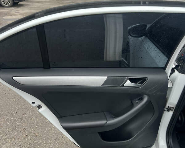 Белый Фольксваген Джетта, объемом двигателя 1.6 л и пробегом 226 тыс. км за 10200 $, фото 6 на Automoto.ua