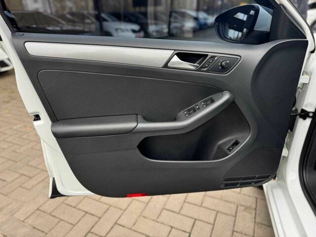 Белый Фольксваген Джетта, объемом двигателя 1.6 л и пробегом 76 тыс. км за 11800 $, фото 10 на Automoto.ua