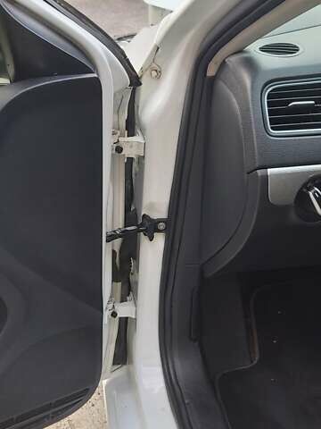 Белый Фольксваген Джетта, объемом двигателя 1.4 л и пробегом 141 тыс. км за 9500 $, фото 42 на Automoto.ua