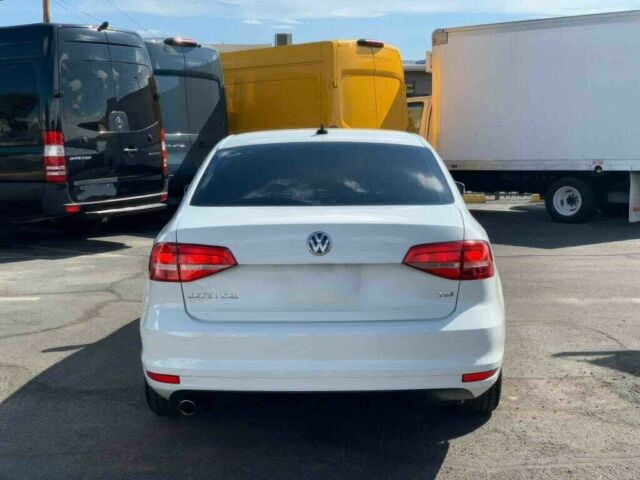 Фольксваген Джетта 2016 в Одессе на Automoto.ua Белый Фольксваген Джетта, объемом двигателя 2 л и пробегом 73 тыс. км за 2500 $, фото 3 на Automoto.ua