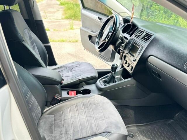 Белый Фольксваген Джетта, объемом двигателя 1.6 л и пробегом 240 тыс. км за 9800 $, фото 12 на Automoto.ua