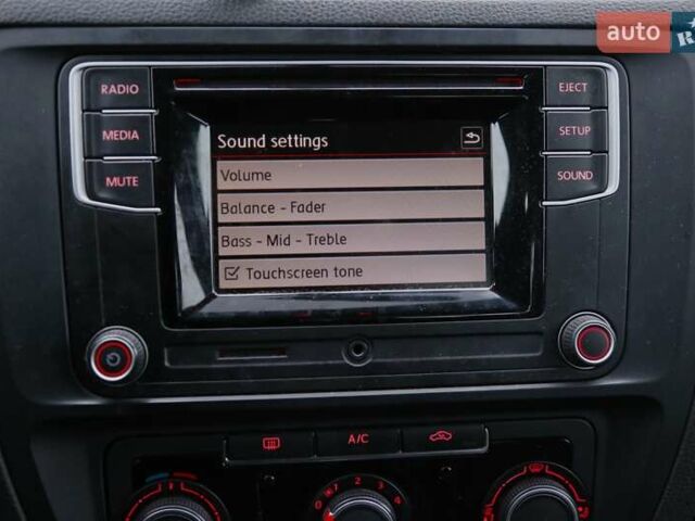 Білий Фольксваген Джетта, об'ємом двигуна 1.6 л та пробігом 122 тис. км за 12600 $, фото 15 на Automoto.ua