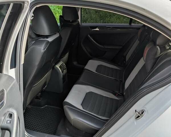 Фольксваген Джетта 2016 в Черновцах на Automoto.ua Белый Фольксваген Джетта, объемом двигателя 1.6 л и пробегом 181 тыс. км за 12500 $, фото 13 на Automoto.ua