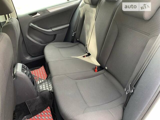 Белый Фольксваген Джетта, объемом двигателя 1.6 л и пробегом 183 тыс. км за 11500 $, фото 35 на Automoto.ua