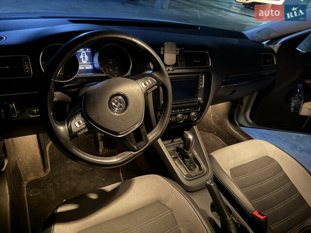 Білий Фольксваген Джетта, об'ємом двигуна 1.6 л та пробігом 80 тис. км за 13950 $, фото 6 на Automoto.ua