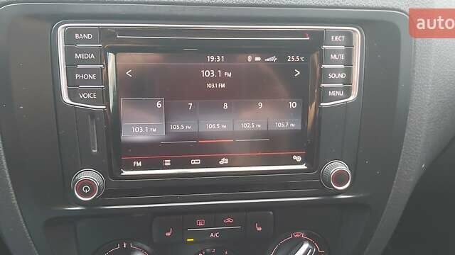 Белый Фольксваген Джетта, объемом двигателя 1.4 л и пробегом 141 тыс. км за 9500 $, фото 23 на Automoto.ua