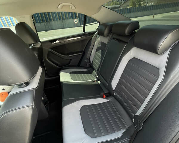 Білий Фольксваген Джетта, об'ємом двигуна 1.6 л та пробігом 173 тис. км за 11000 $, фото 14 на Automoto.ua