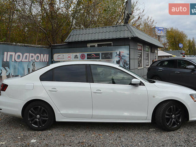 Фольксваген Джетта 2016 в Киеве на Automoto.ua Белый Фольксваген Джетта, объемом двигателя 1.39 л и пробегом 118 тыс. км за 11200 $, фото 5 на Automoto.ua