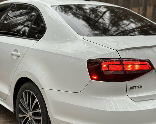 Білий Фольксваген Джетта, об'ємом двигуна 1.8 л та пробігом 178 тис. км за 10300 $, фото 12 на Automoto.ua