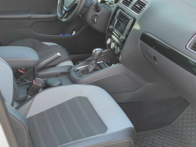 Білий Фольксваген Джетта, об'ємом двигуна 1.6 л та пробігом 50 тис. км за 14000 $, фото 4 на Automoto.ua