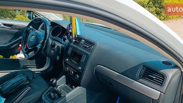 Білий Фольксваген Джетта, об'ємом двигуна 1.6 л та пробігом 301 тис. км за 9000 $, фото 1 на Automoto.ua