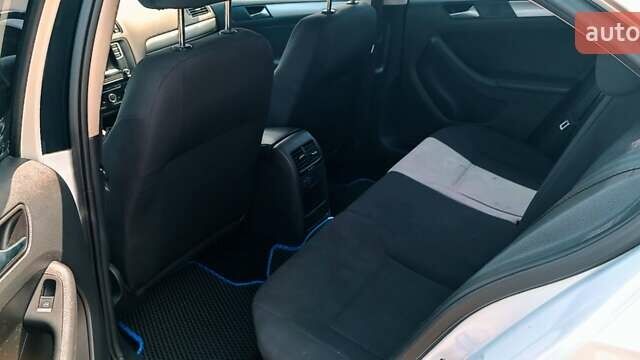 Білий Фольксваген Джетта, об'ємом двигуна 1.6 л та пробігом 301 тис. км за 9000 $, фото 4 на Automoto.ua