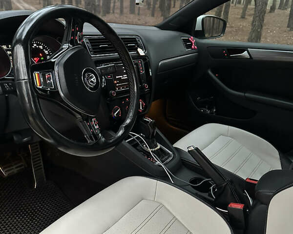 Білий Фольксваген Джетта, об'ємом двигуна 1.8 л та пробігом 178 тис. км за 10300 $, фото 14 на Automoto.ua