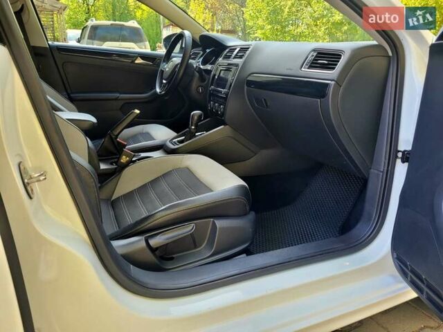 Белый Фольксваген Джетта, объемом двигателя 1.6 л и пробегом 219 тыс. км за 12500 $, фото 25 на Automoto.ua